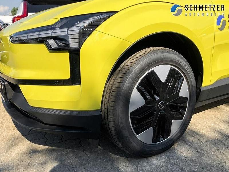 Usado Volvo EX30 Plus 200 kW (272 HP) 2024 Amarelo SUV