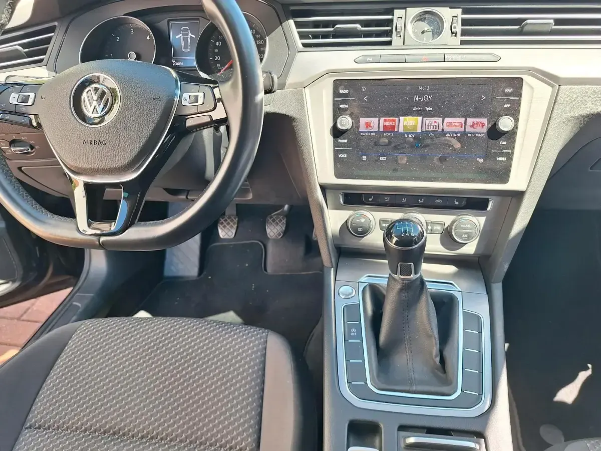 Gebraucht VW Passat 150 PS (110 kW) 2018 Blau Kombi
