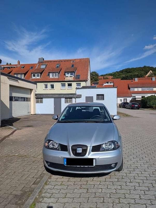 Grau Gebraucht 2005 Seat Ibiza Sport Kleinwagen | 700 € (Superpreis) - Bild 1/4