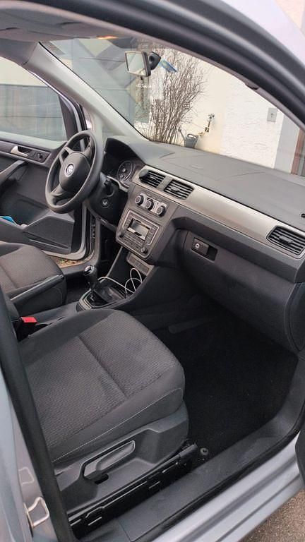 Gebraucht VW Caddy Trendline 102 PS (75 kW) 2018 Silber Van / Kleinbus