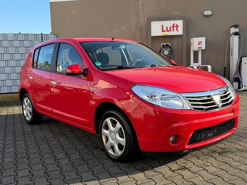 Rot Gebraucht 2010 Dacia Sandero Limousine | 1.690 € (Guter Preis) - Bild 1/4