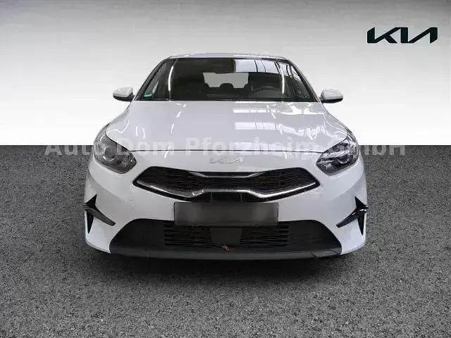 Usata Kia Ceed Comfort 140 CV (102 kW) 2025 Bianco Utilitaria