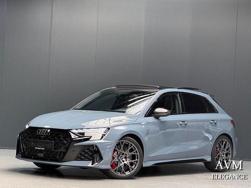 Grau Neu 2025 Audi RS3 Sportback Sport Kleinwagen | 89.250 € - Bild 1/4