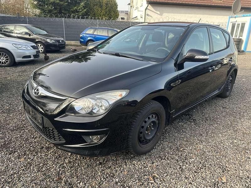 Gebraucht Hyundai i30 109 PS (80 kW) 2011 Schwarz Limousine