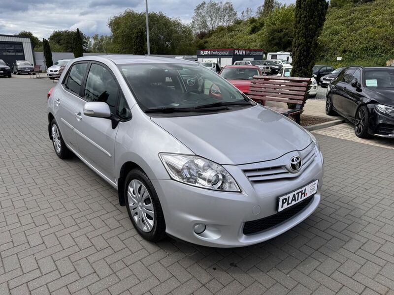 Gebraucht Toyota Auris 126 PS (92 kW) 2011 Silber Limousine