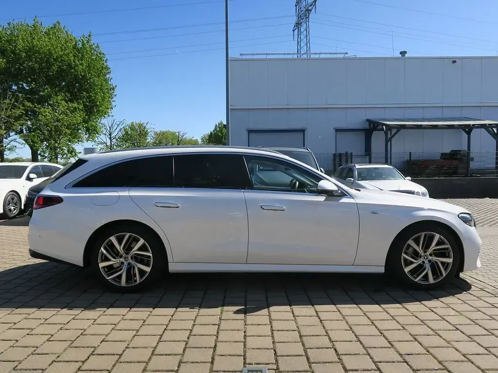 Gebraucht Mercedes E300 Advanced 313 PS (230 kW) 2025 Weiß Limousine