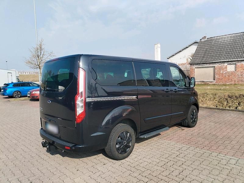 Gebraucht Ford Tourneo 155 PS (114 kW) 2014 Schwarz Van / Kleinbus