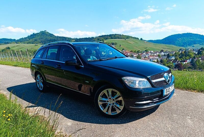 Schwarz Gebraucht 2010 Mercedes C250 Limousine | 7.250 € (Fairer Preis) - Bild 1/4