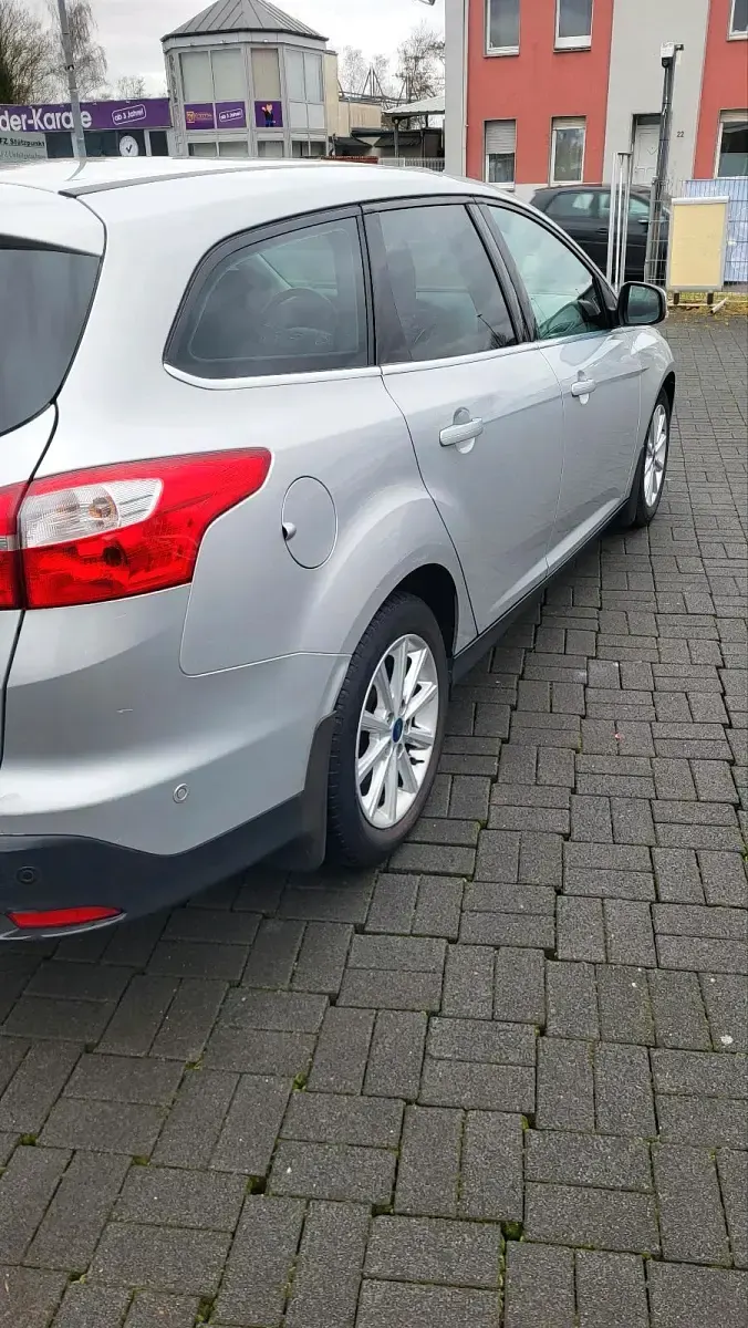 Usata Ford Focus 125 CV (91 kW) 2015 Grigio Station wagon
