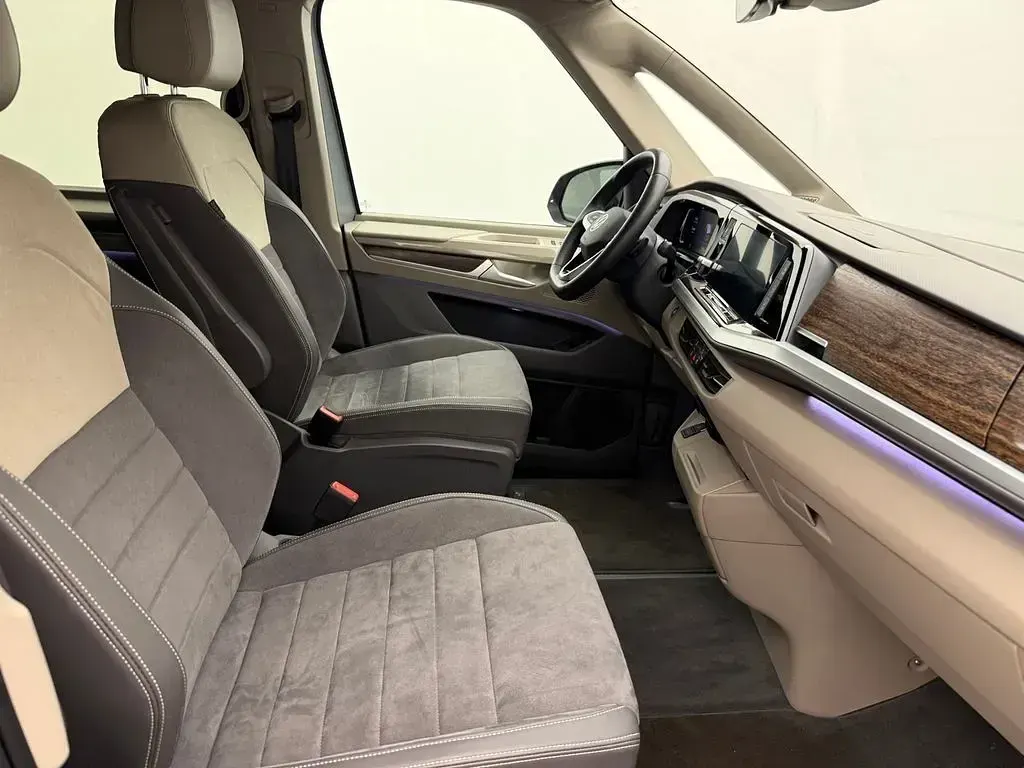 Gebraucht VW Multivan Style 177 PS (130 kW) 2025 Silber Van / Kleinbus