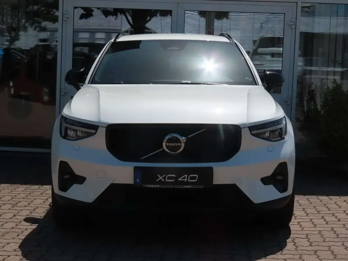 Gebraucht Volvo XC40 Plus 197 PS (144 kW) 2023 Weiß SUV