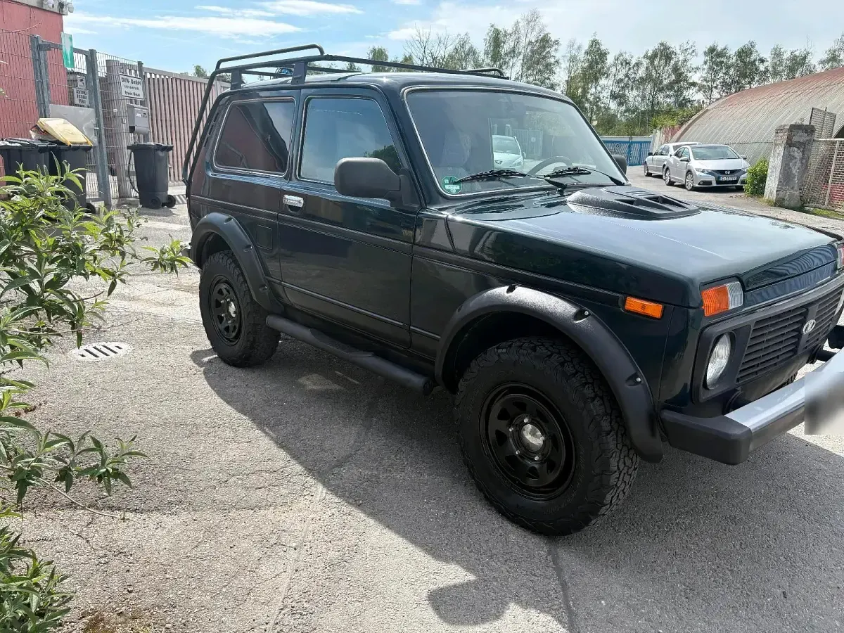 Second-hand Lada niva 86 CP (63 kW) 2013 Verde SUV