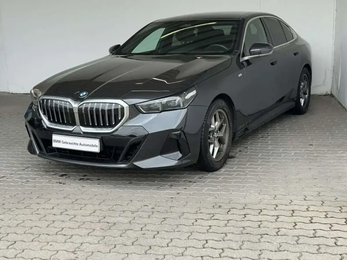 Gebraucht BMW 520 M Sport 197 PS (144 kW) 2024 Grau Limousine
