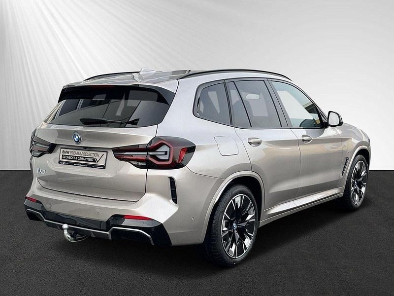 Kaschmirsilber Gebraucht 2023 BMW iX3 Impressive SUV | 56.480 € (Teuer) - Bild 1/1