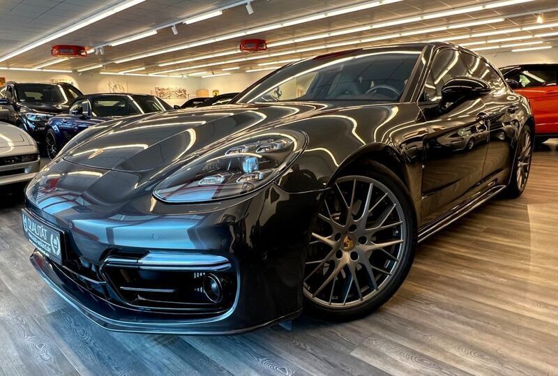 Grau Gebraucht 2018 Porsche Panamera Sport Turismo Limousine | 59.800 € (Fairer Preis) - Bild 1/4