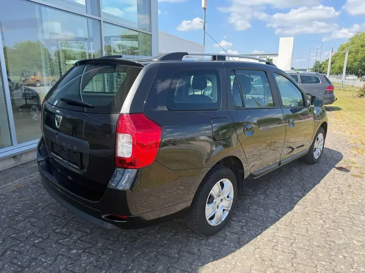 Gebraucht Dacia Logan Lauréate 90 PS (66 kW) 2017 Perlmuttschwarz Kombi