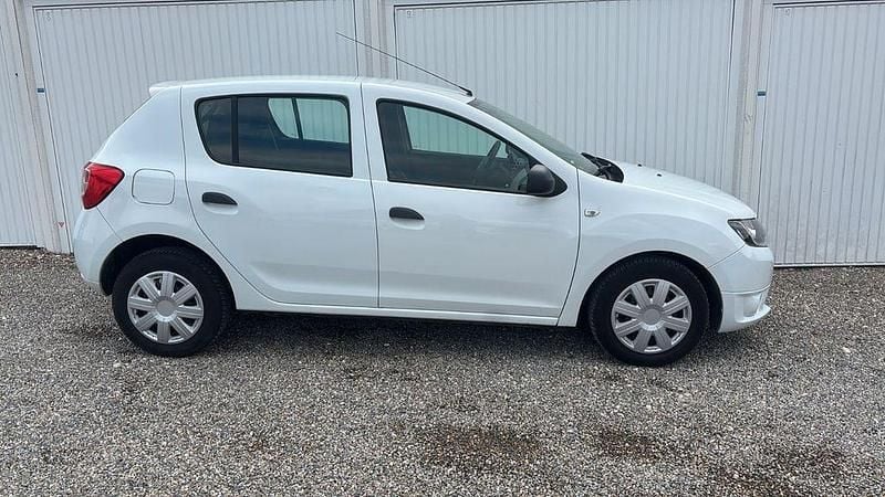 Gebraucht Dacia Sandero 75 PS (55 kW) 2013 Weiß Limousine