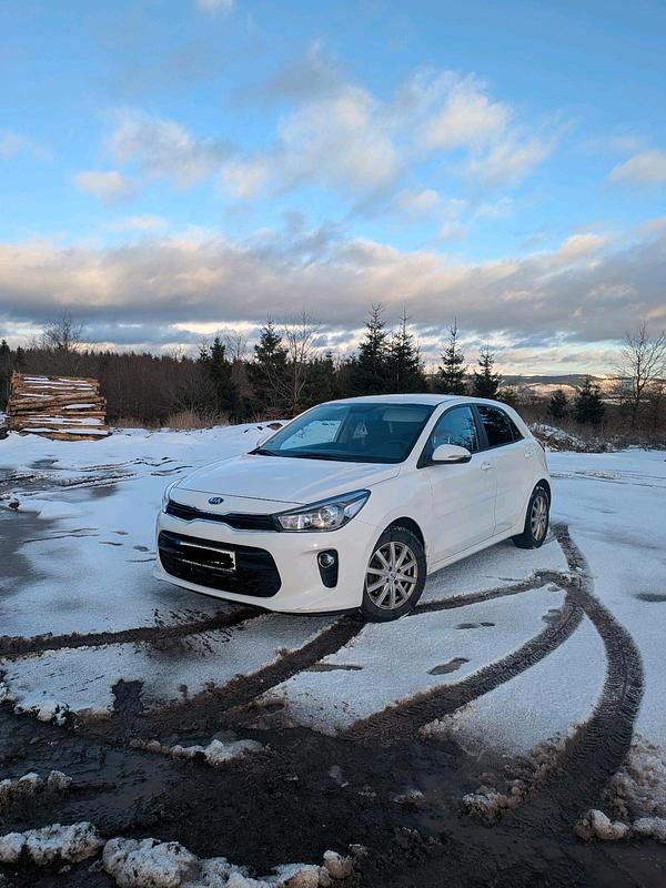 Gebraucht Kia Rio 84 PS (61 kW) 2019 Weiß Kleinwagen