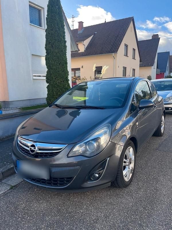 Grau Gebraucht 2011 Opel Corsa Kleinwagen | 2.400 € (Fairer Preis) - Bild 1/4