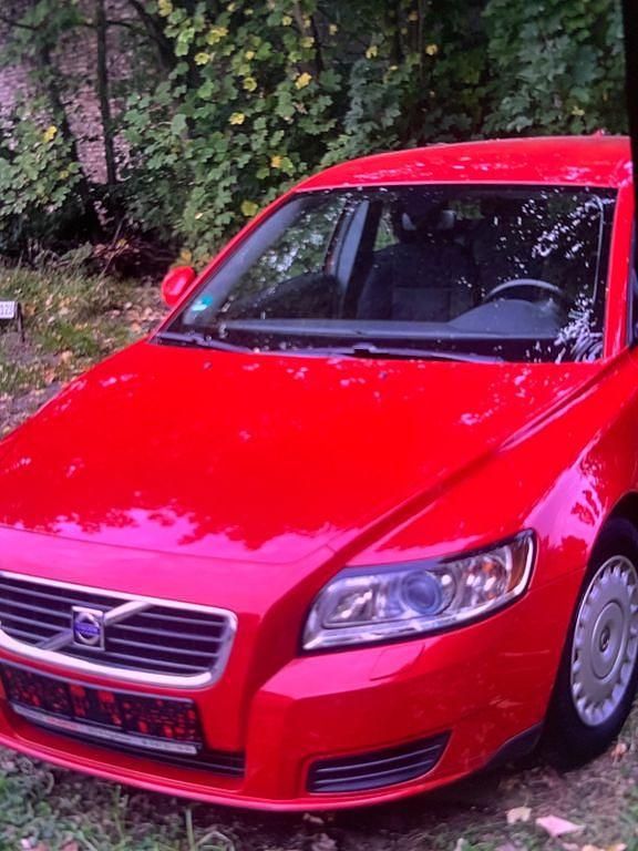 Gebraucht Volvo V50 109 PS (80 kW) 2009 Rot Kombi