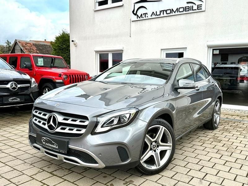 Grau Gebraucht 2018 Mercedes GLA180 AMG SUV | 15.490 € (Superpreis) - Bild 1/4