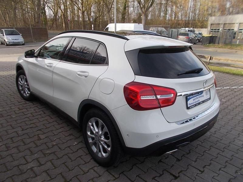 Gebraucht Mercedes GLA200 156 PS (114 kW) 2015 Weiß SUV