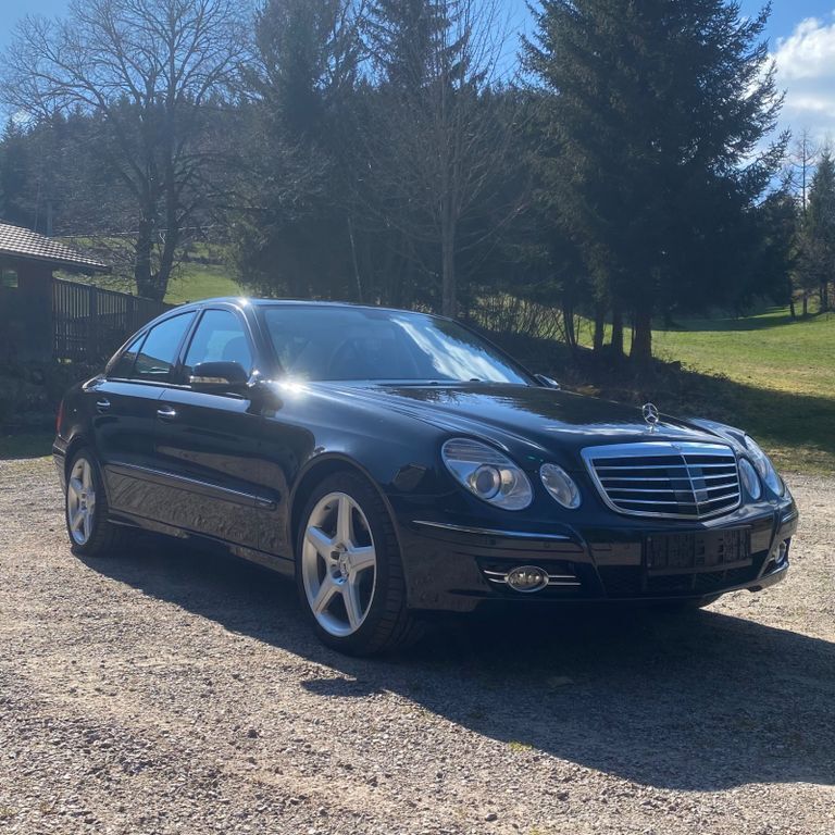 Schwarz Gebraucht 2009 Mercedes E500 Avantgarde Limousine | 15.899 € (Superpreis) - Bild 1/4