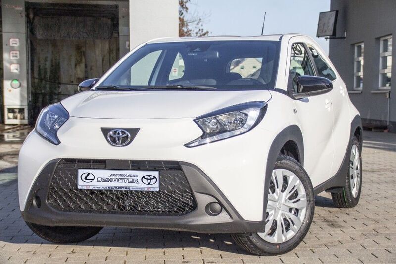 Schneeweiß Neu 2024 Toyota Aygo X-play Kleinwagen | 14.990 € - Bild 1/4