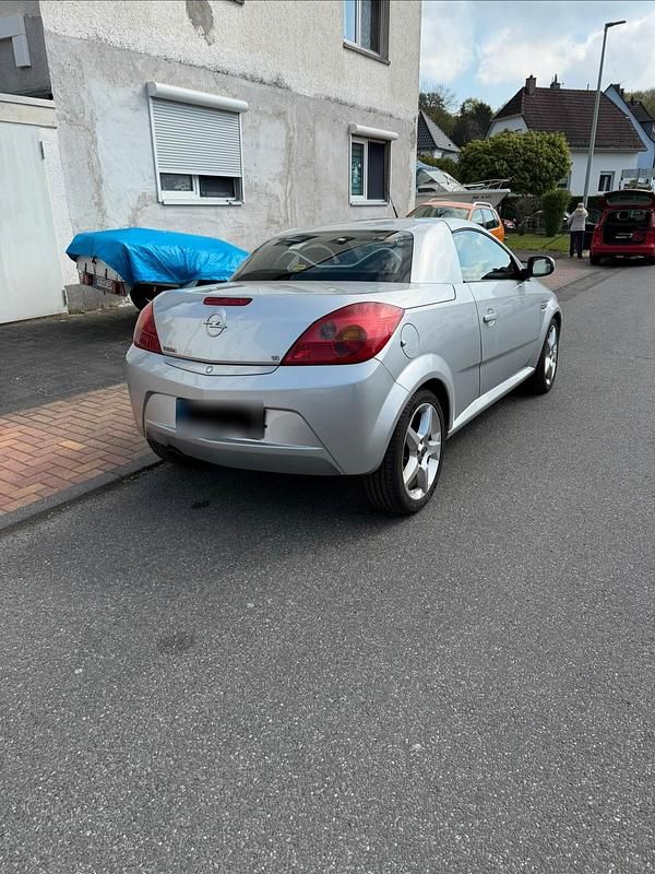 Gebraucht Opel Tigra 125 PS (91 kW) 2006 Silber Cabrio