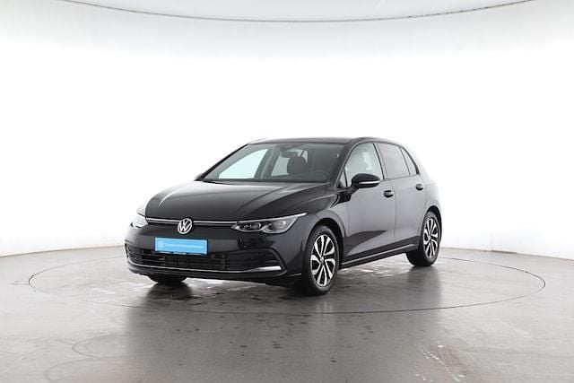 Deep black perleffekt Gebraucht 2022 VW Golf VIII Active | 25.240 € (Guter Preis) - Bild 1/4