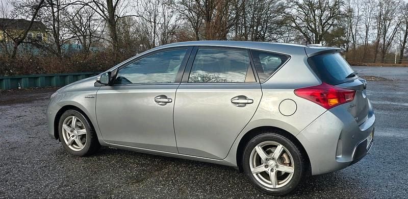 Gebraucht Toyota Auris Hybrid 136 PS (100 kW) 2014 Grau Limousine