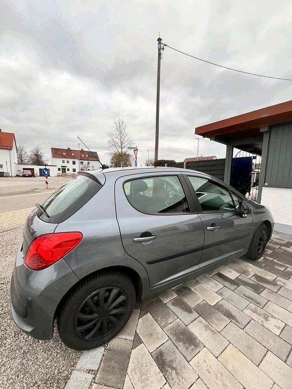 Gebraucht Peugeot 207 91 PS (66 kW) 2008 Andere farben Limousine