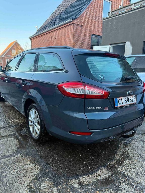 Gebraucht Ford Mondeo Trend 140 PS (102 kW) 2012 Grau Limousine