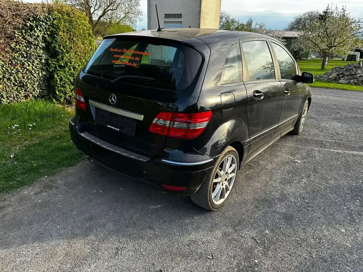 Gebraucht Mercedes B180 116 PS (85 kW) 2011 Schwarz Van / Kleinbus