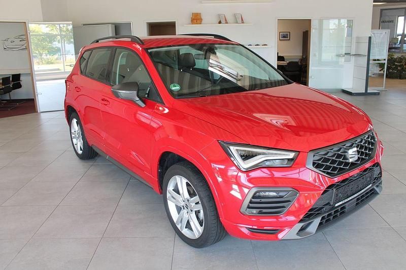 "velvet" rot Gebraucht 2022 Seat Ateca FR SUV | 28.250 € (Fairer Preis) - Bild 1/4