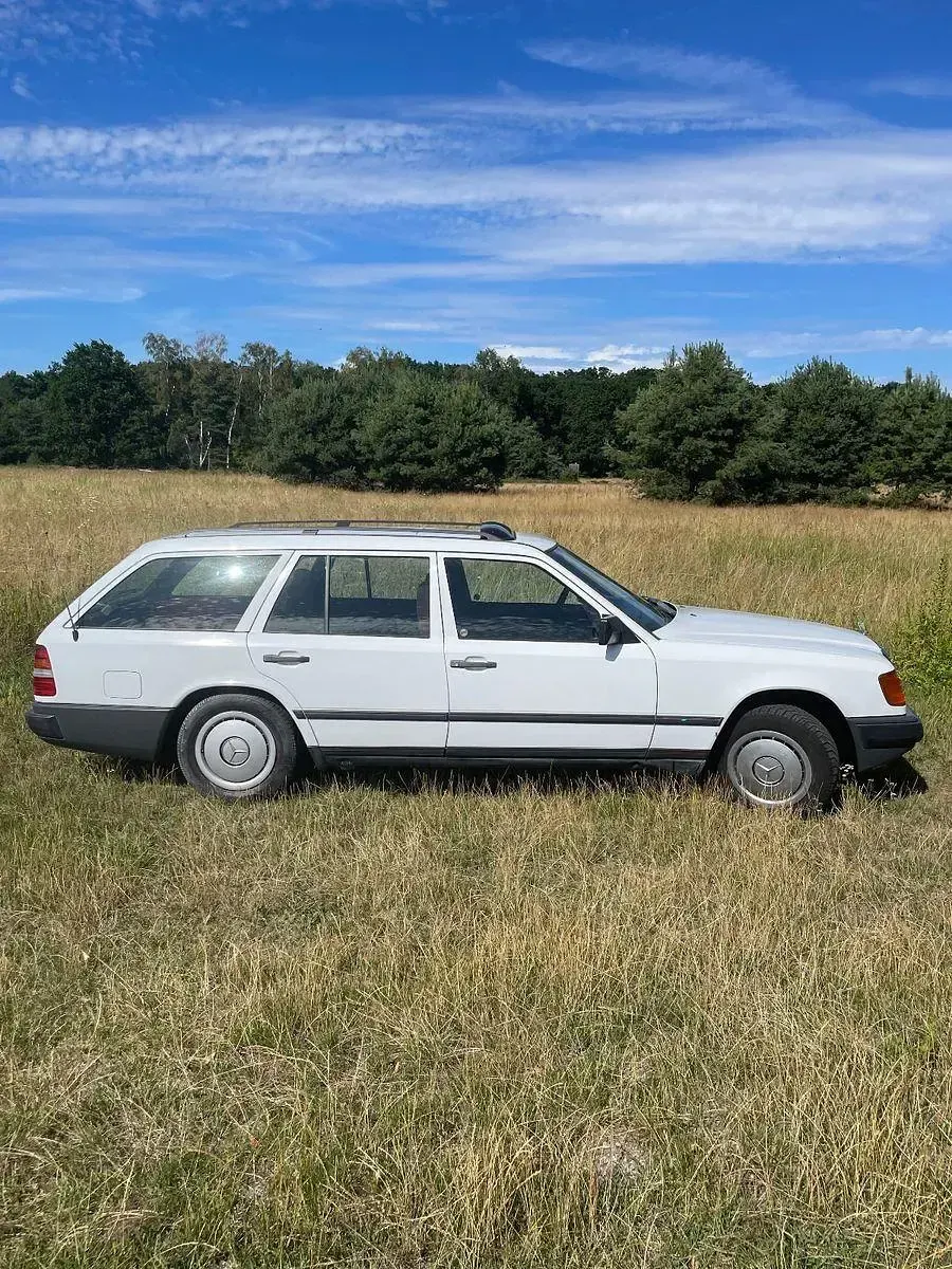 Gebraucht Mercedes E250 90 PS (66 kW) 1988 Weiß Kombi