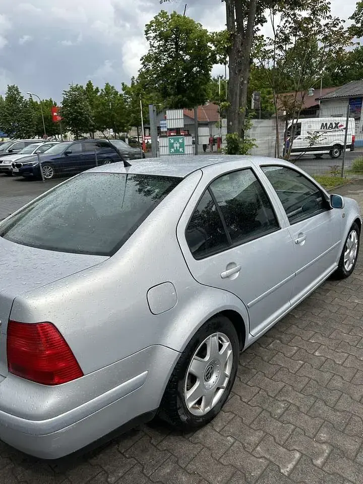 Gebraucht VW Bora Highline 116 PS (85 kW) 1999 Silber Limousine