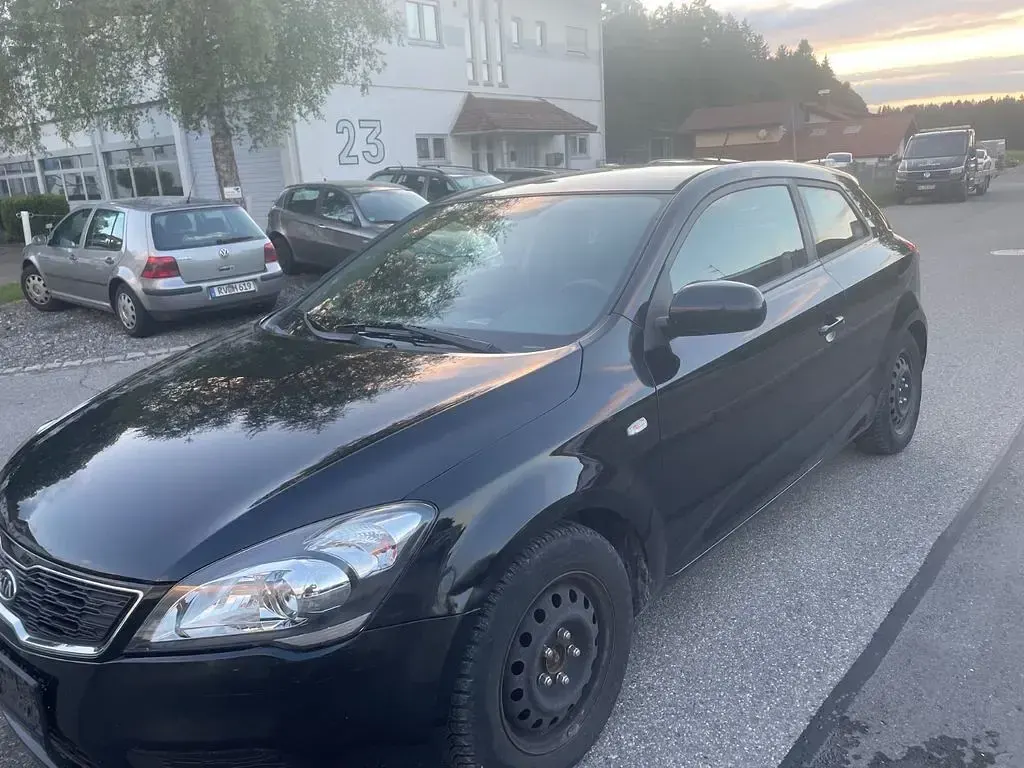 Używany Kia ProCeed 90 KM (66 kW) 2011 Czarny Hatchback