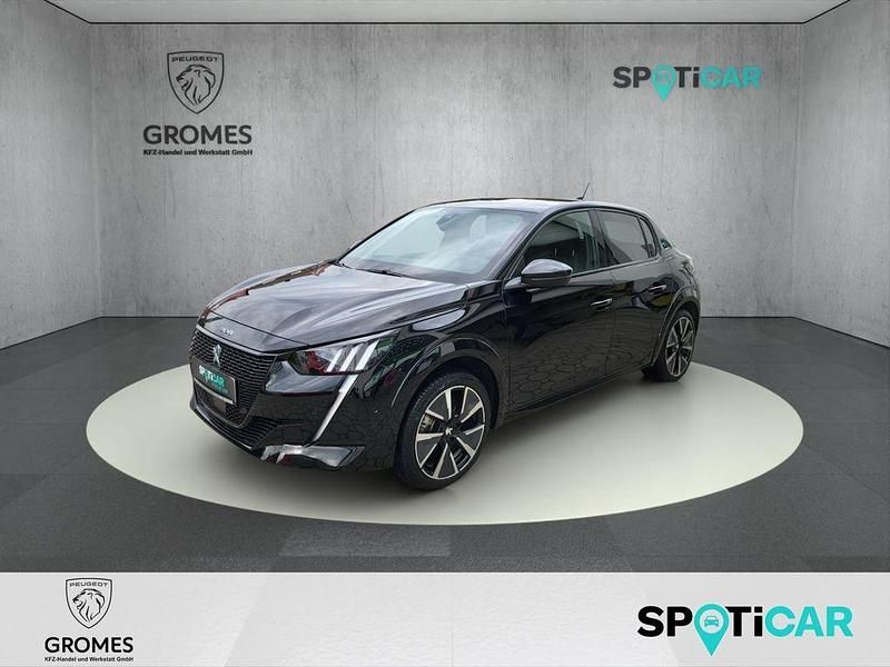 Schwarz perla nera (metallic) Gebraucht 2021 Peugeot e-208 GT Kleinwagen | 16.490 € (Guter Preis) - Bild 1/4