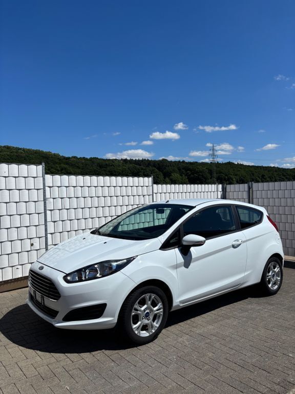 Weiß Gebraucht 2013 Ford Fiesta Trend Kleinwagen | 5.400 € (Fairer Preis) - Bild 1/4