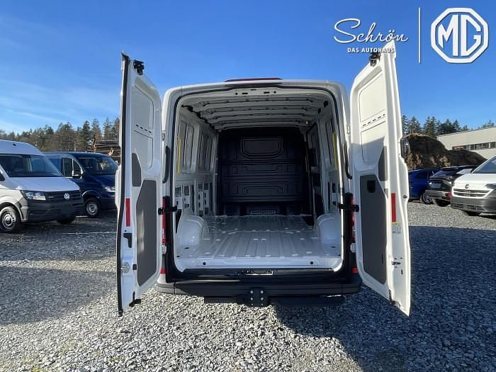 Neu VW Crafter 140 PS (102 kW) 2025 Van