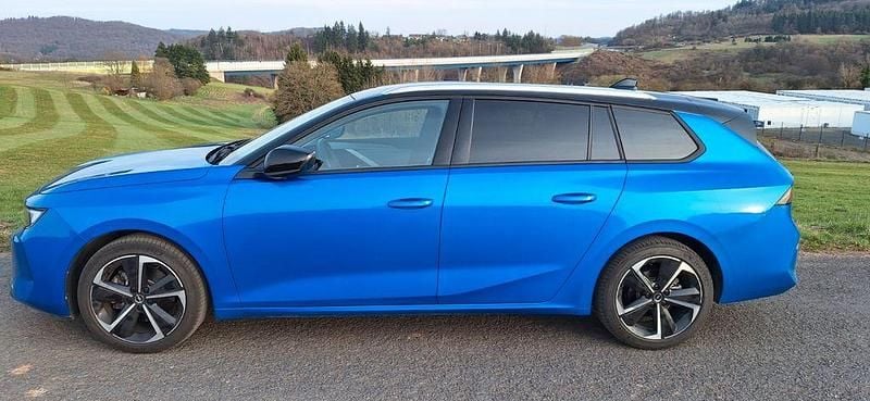 Gebraucht Opel Astra Edition 131 PS (96 kW) 2023 Blau Kombi