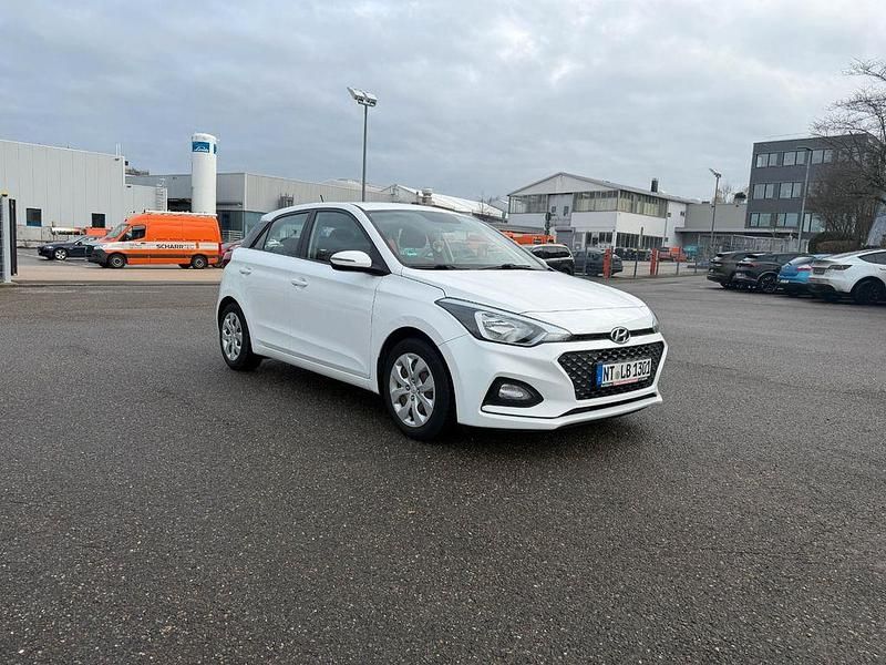 Gebraucht Hyundai i20 Active 75 PS (55 kW) 2019 Weiß Kleinwagen