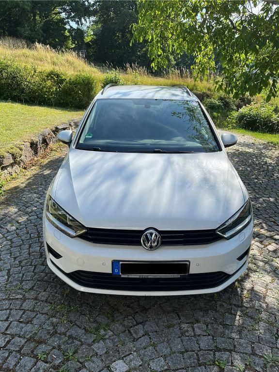 Weiß Gebraucht 2014 VW Golf Sportsvan Trendline Van / Kleinbus | 9.990 € (Fairer Preis) - Bild 1/4