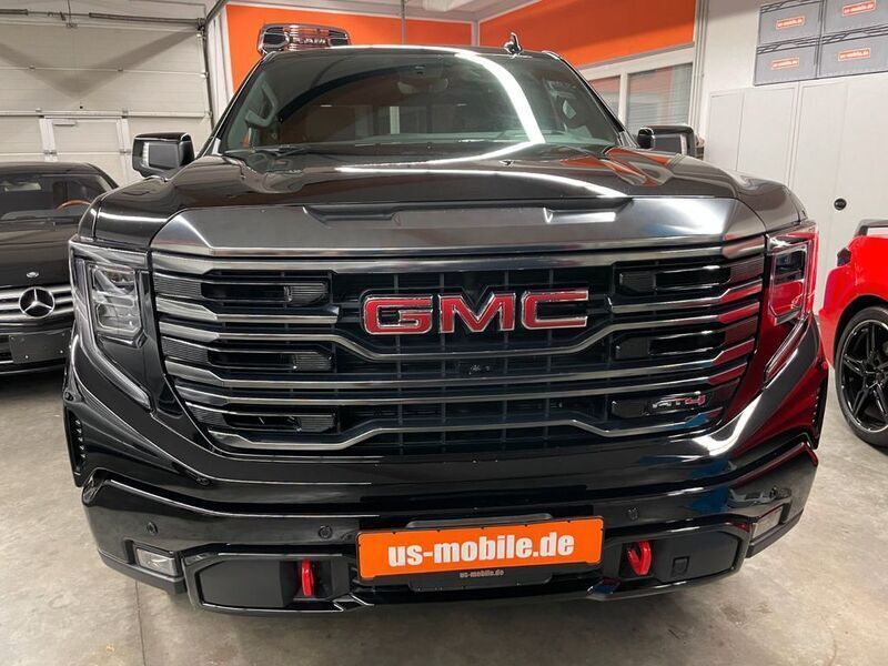 Schwarz Gebraucht 2022 GMC Sierra SUV | 67.500 € (Etwas zu teuer) - Bild 1/4