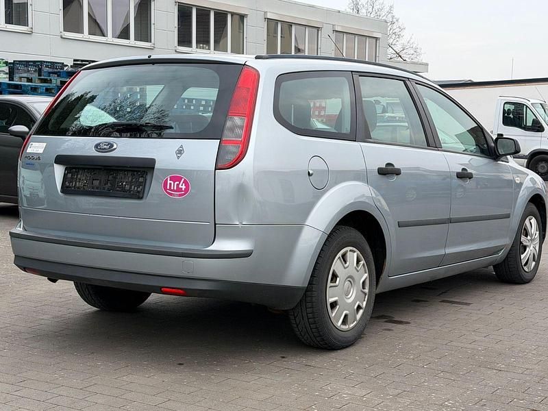 Używany Ford Focus 116 KM (85 kW) 2005 Szary Kombi