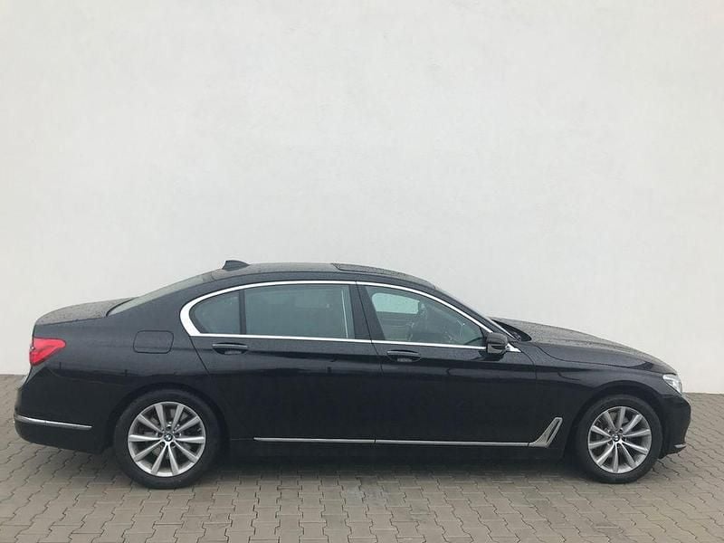Schwarz Gebraucht 2017 BMW 740L Limousine | 26.490 € (Guter Preis) - Bild 1/4