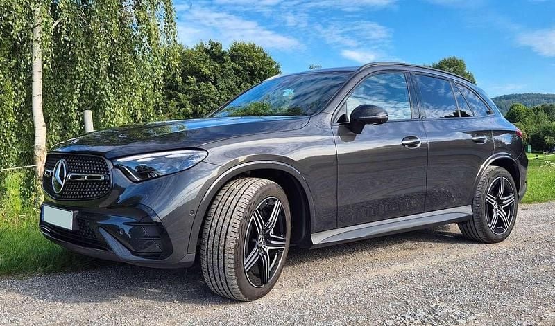 Grau Gebraucht 2025 Mercedes GLC450 AMG line SUV | 74.900 € (Guter Preis) - Bild 1/4