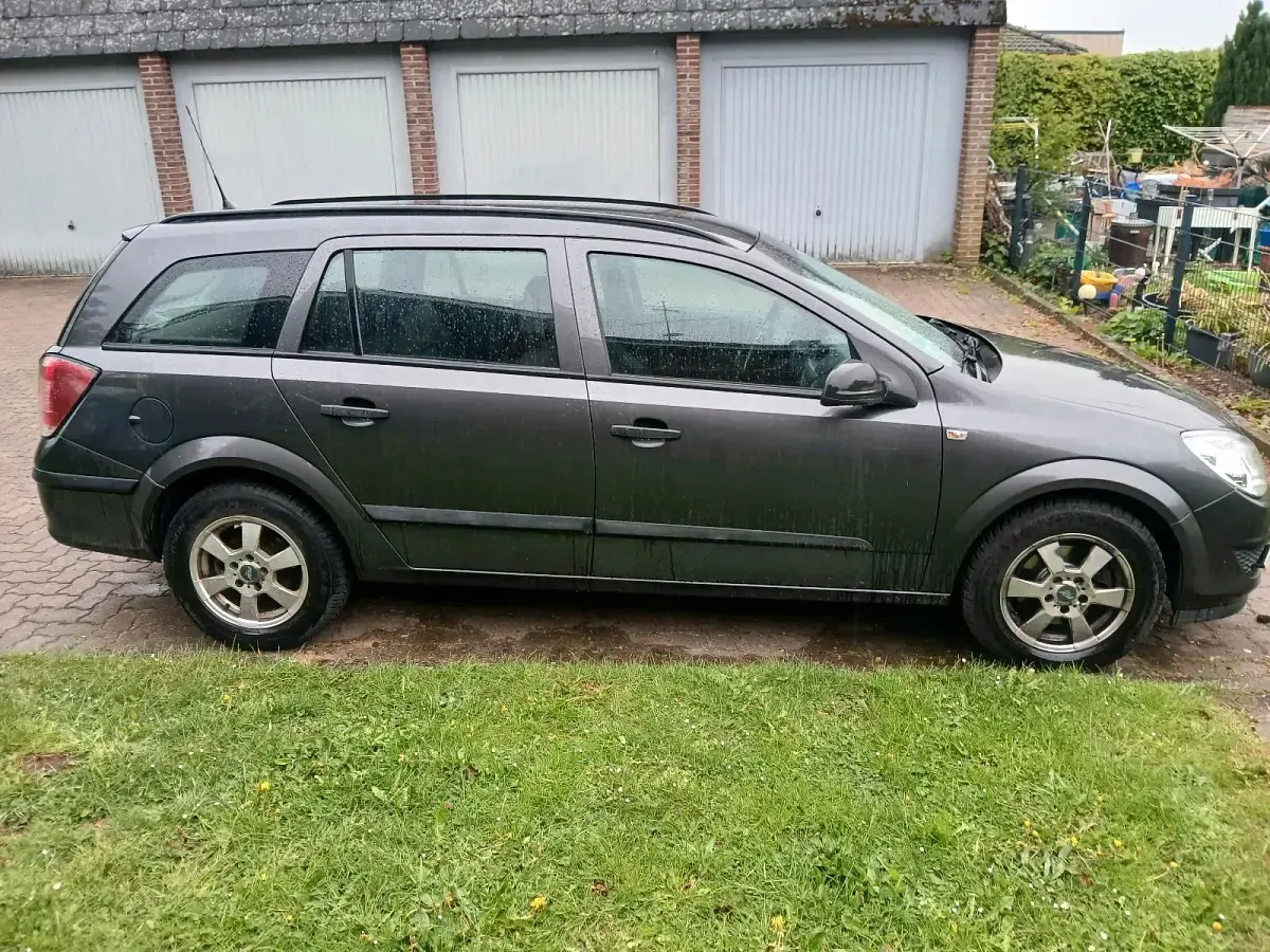Usata Opel Astra Edition 90 CV (66 kW) 2008 Grigio Station wagon