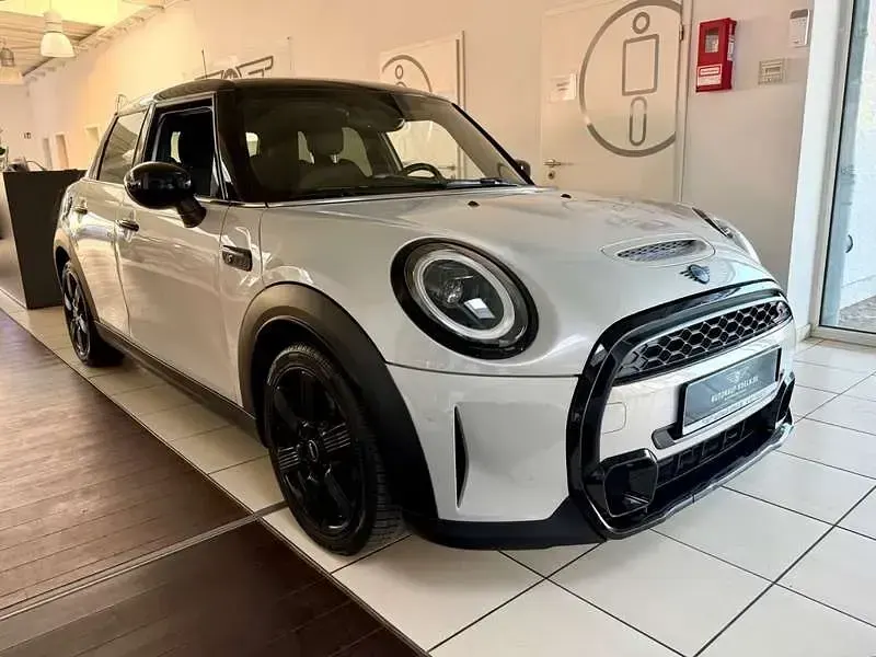 Używany Mini Cooper S Classic 178 KM (130 kW) 2022 Srebrny Hatchback